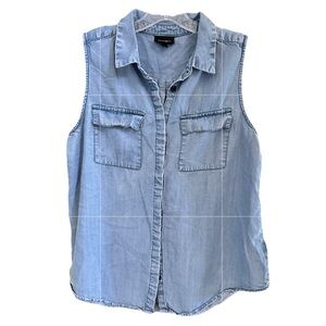 Who What Wear Denim Sleeveless Button Down Top